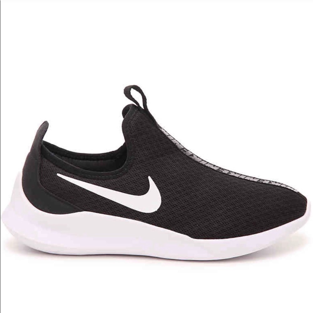 Nike Viale Slip-On Sneaker